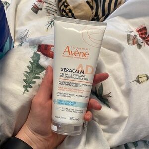 Xeracalm AD Replenishing Milky Gel - White